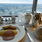横浜ロイヤルパークホテル - 窓の外の景色も食事を美味しく！