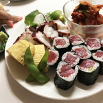 がばちょ - 鉄火巻き（400円/6貫）×2とか色々盛り付け♪