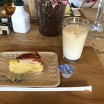 プランツプランツカフェ - 店主こだわりのアップルパイ