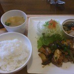 Akai Yane - 日替わりランチ!　鶏肉とエリンギのオイスターソース炒め（700円）