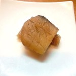 天ぷら たけうち - 鰆の燻製の漬け　香り、味付けとも素晴らしい