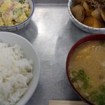 銀シャリ屋 ゲコ亭 - 水曜日。ご飯と豚汁とポテサラと肉じゃが。幸福ランチ～。