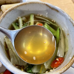 ネオ ガーデン カフェ - 黄金色の薬膳スープは熱々です。
冷房で冷えた身体がポカポカしてきますね。