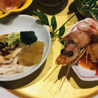 個室和食 肉割烹 吟次郎 品川駅前店 - 「蒸し鶏」＆「活け車海老と黒毛和牛の海老チリ風」
