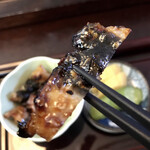 炭焼うなぎ あおいや - しっぽの皮目