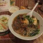 タイ料理サバイ・サバイ - 豚角煮ラーメン/クェッティオ・ムーパロー