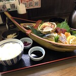 にぎわい酒場 居酒屋 万 - 刺身舟盛り定食￥１０００