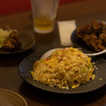 蔵deらーめん - 炒飯も食べた 甘塩っぱいタレがかけられた唐揚げもうまい