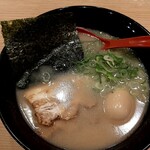 博多ラーメン 本丸亭 - 煮玉子ラーメン