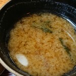 Tonkatsu Tarou - 味噌汁は味噌カスがある田舎の味噌汁という感じ(笑)