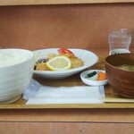 小さな食堂 ヒロ - 日替わり 白身魚のバター焼き (税込)700円 ※正面から (2021.08.26)