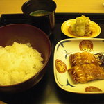 もめん - ごはんと赤出汁椀。