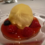 Fujiya 1935 - ☆苺のスープとマンゴーの冷たいマカロン（●＾o＾●）☆