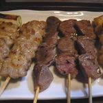 鳥ごや - 焼鳥セット（左から、ネギマ、鳥み、スナギモ、ハツ、ハツ、ボンボチ）