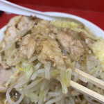 ラーメン二郎 - アブラ野菜からモグモグ…