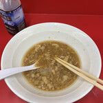 ラーメン二郎 - 腹パンなのとこの暑さで、完飲はしないでおいた。