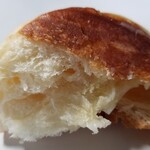 茜パン工房　カフェスカーレット - 天然塩の塩パン。逆さ。