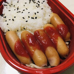 ローソンストア100 - 料理写真:ウインナー弁当(税込216円)(2021.08.現在)