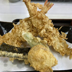 富士 - 天ざる蕎麦の天ぷらは、海老×2、ピーマン、さつま芋、海苔が付いていました