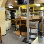 富士 - 店内は狭めです