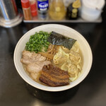 ラーメン茂木 - 雲呑麺 大盛 豚かくにトッピング(1,300円)