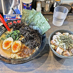 Ganya - 「ラーメン」¥750＋「黒バラ海苔」¥150＋「味玉」¥100＋LINEクーポンの「魚粉」と、「チャーシュー丼」¥250