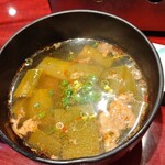 ホルモン屋 よんちゃん - お通しのスープ