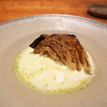 KOKE - ローストしたキャベツ、ホエーソース。