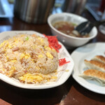 中華 銀座亭 - チャーハン（スープ付き）と餃子3コ