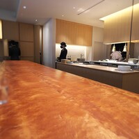KOKE - 素晴らしい桜のカウンター。