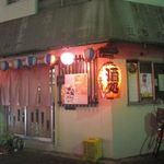 立ち飲みコーナー - 屋根看板（？）も年季が入ってます！