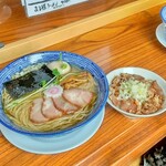 きく屋 - 煮干中華煮玉子入り大盛とチャーシューごはん❗️