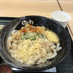 はなまるうどん - かけうどんに天かすと七味唐辛子