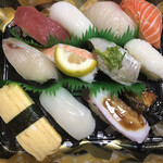 魚河岸のすし　えびす - 12貫　950円