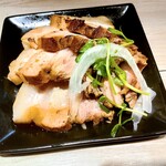 めだかタンタン - 前菜で出た厚切りチャーシュー