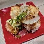 めだかタンタン - 油淋鶏のチーズ掛け。 油淋鶏とチーズって合うんだ（＠＠） 揚げたてでとっても美味しかった！