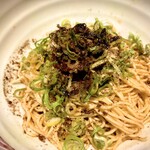 めだかタンタン - お店のウリの汁なし担々麺！ 食べログレビュアーの間では本場広島よりおいしいのではないかという評判！　海老塩味でございます。  こちら30回は混ぜないと美味しさが伝わりません。（by　ピンクの象のZoo師匠）