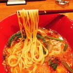 九州らーめん亀王 - トマトラーメン麺リフト