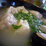 上海わんたん・食彩厨房 - 椎茸・海老ミックスわんたん　ズームアップ