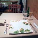 ファンベック・ナオト - テーブルセッティング　着席時