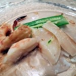 ファンベック・ナオト - 帆立貝と天然エビのサラダ　海鮮断面