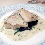 ファンベック・ナオト - 淡路島より魚のメッセージ　ヒラメのポワレ山ニンニクのクリームソース