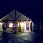 ファンベック・ナオト - 外観　夜間