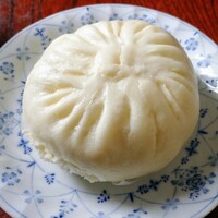 横浜中華街 北京飯店 - 五目肉まん450円税込。 横浜中華街 北京飯店 - 五目肉まん450円税込。