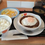 松屋 - ブラウンソースエッグハンバーグ定食ライスミニ570円税込ですって〜♪クーポン使用