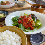 カフェカモット - バジルトマトチキン ドリンク付きで1,000円