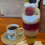 クリクリ - 巨峰とマスカットのパフェ¥1100
      ~2021.9.5