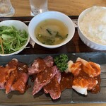 べこや - 赤ホルモン定食1250円