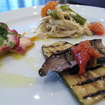 ドン マンジョーネ ディ ナポリ - 前菜盛合せ
      （鶏のロースト・タコのマリネ・茄子のマリネ）