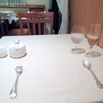 ファンベック・ナオト - テーブル風景